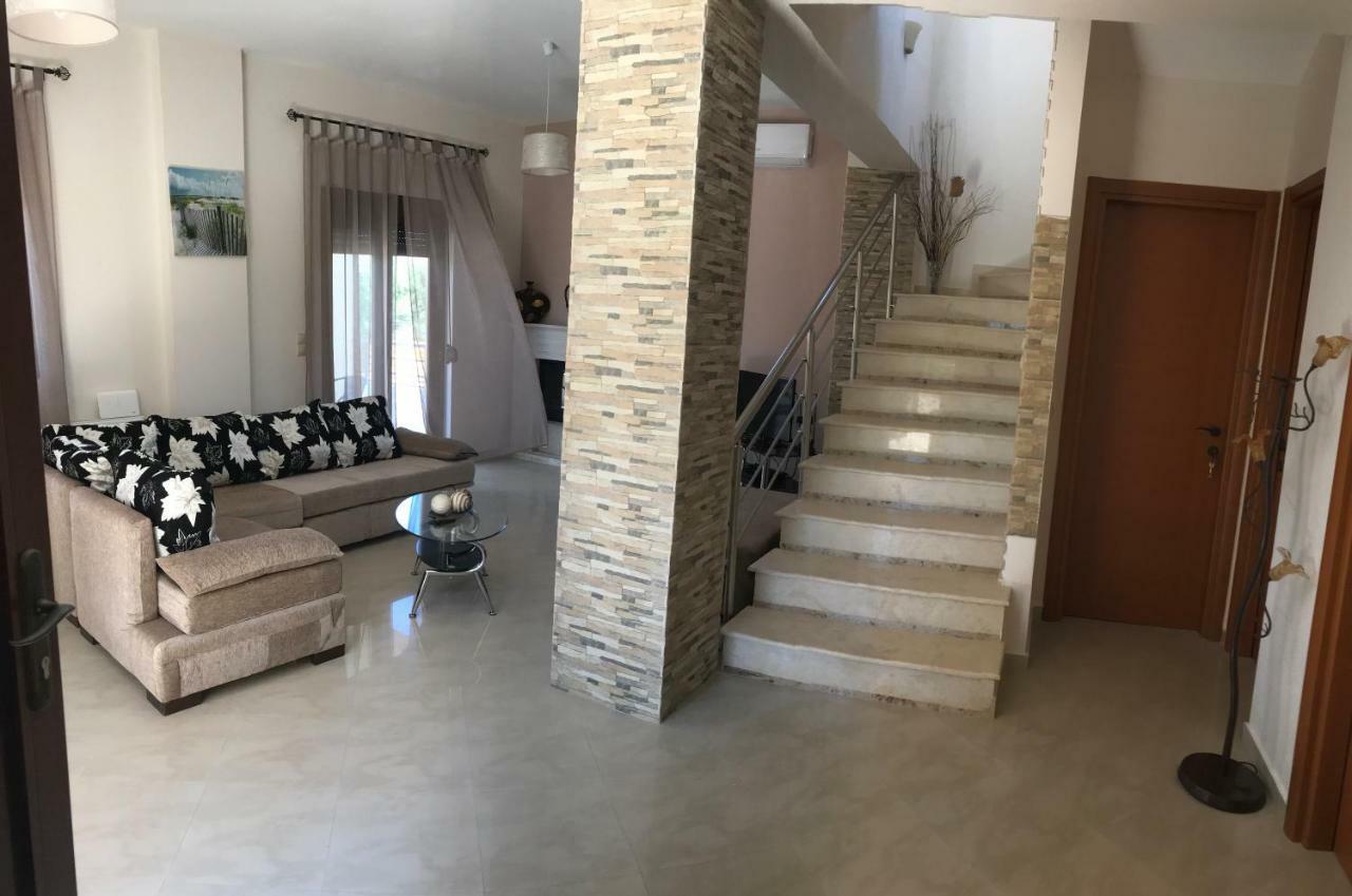 M&M Villa Kathaniá Eksteriør billede